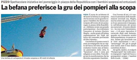 20140107 Pizzo La Befana preferisce la gru dei pompieri alla scopa